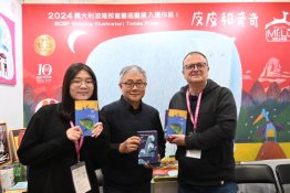 Tchajwanský autor Liao Chung-ťi s majitelem Mi:Lu Publishing Tomášem Řízkem a editorkou nakladatelství Emily Jiang na knižním veletrhu TIBE 2024 v Tchaj-peji